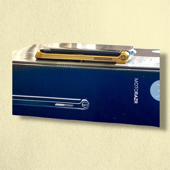 Motorola RAZR² V8 Luxury Edition เครื่องโชว์ สภาพดี อุปกรณ์ครบกล่อง รูปที่ 6