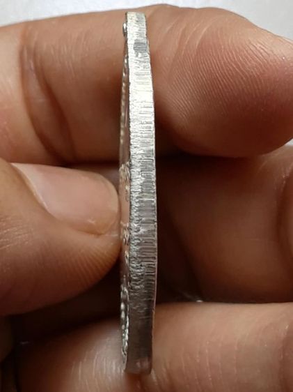 เหรียญรุ่นแรกหลวงปู่ฝั้น อาจาโร กะไหล่เงิน รูปที่ 3