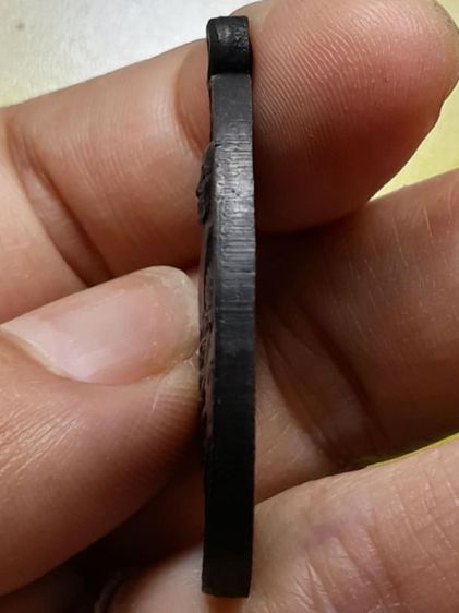 เหรียญหลวงพ่อคูณ ปี2519 รุ่นสร้างบารมี เนื้อทองแดงรมดำ มีจาร รูปที่ 4