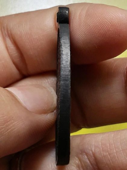 เหรียญหลวงพ่อคูณ ปี2519 รุ่นสร้างบารมี เนื้อทองแดงรมดำ มีจาร รูปที่ 3