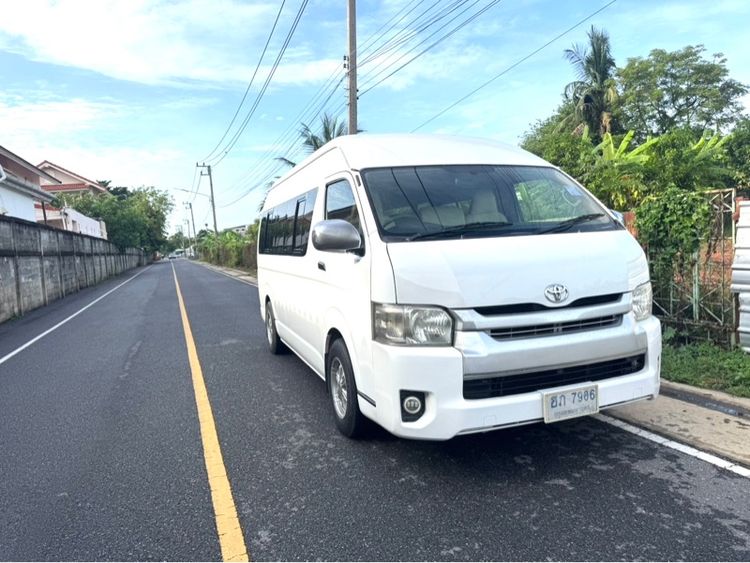 รถ Toyota Commuter 2.7 สี ขาว