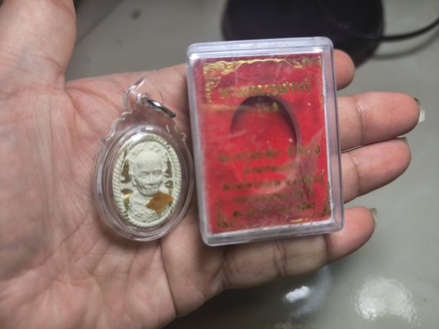 พระผงดวงเศรษฐีรุ่นแรก หลวงปู่มหาศิลา สิริจันโท

พร้อมลอยจารหลวงปู่ศืลาและจีวร รูปที่ 4