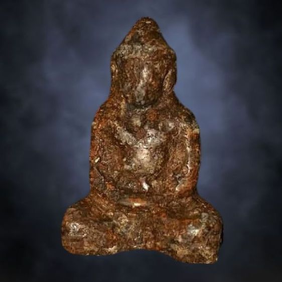 พระร่วงนั่งสนิมแดง.