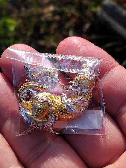 พญาการะเวก รุ่นแรก ปี 2559 พระอธิการใจ หลวงพ่อใจ วัดพระยาญาติ จ.สมุทรสงคราม เนื้อสามกษัตริย์ องค์พญาการะเวกสีทอง แยกจากชุดกรรมการ มีโค้ด หมา รูปที่ 3