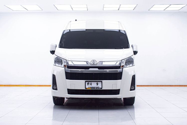 Toyota Commuter 2023 2.8 Van ดีเซล ไม่ติดแก๊ส เกียร์ธรรมดา ขาว รูปที่ 4