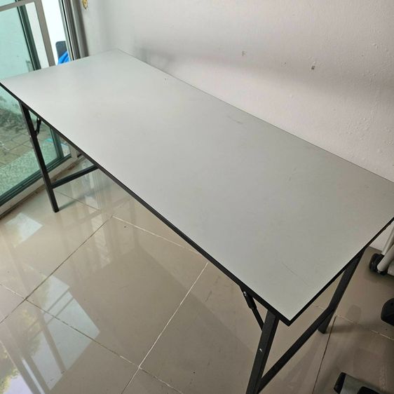 โต๊ะหน้าขาว 1.50ม. ขาเหล็กพับได้ (มือสอง) รูปที่ 2