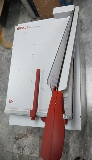 เครื่องตัดกระดาษ ระบบมือโยกแบบตั้งโต๊ะ ยี่ห้อ IDEAL รุ่น 1046 จากเยอรมัน รูปที่ 4