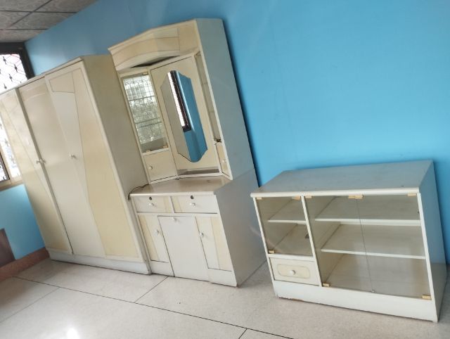 ขายตู้เสื้อผ้า โต๊ะเครื่องแป้ง สภาพดี