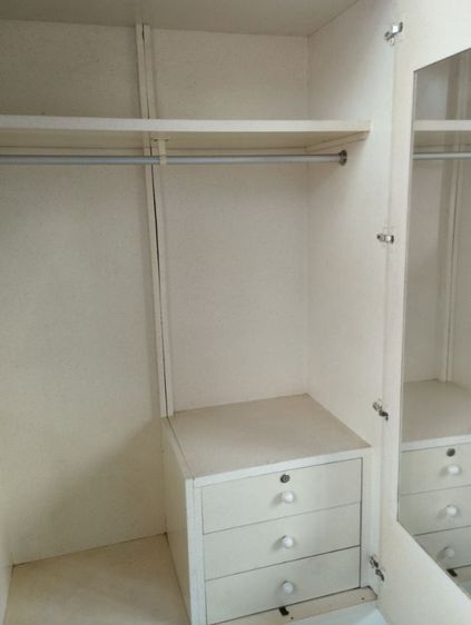 ขายตู้เสื้อผ้า โต๊ะเครื่องแป้ง สภาพดี รูปที่ 4