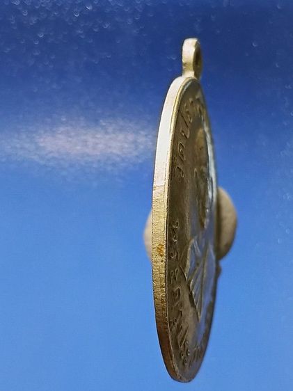 เหรียญหลวงพ่อมุม วัดประสาทเยอร์ รุ่นแรก จ.ศรีสะเกษ หลังมีจารรอยอักขระของหลวงพ่อ สภาพสวยเดิมดี รูปที่ 5