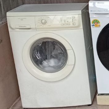 เครื่องซักผ้าELectroluxขนาดเล็กผ้า2คน ขายถูกคุ้ม