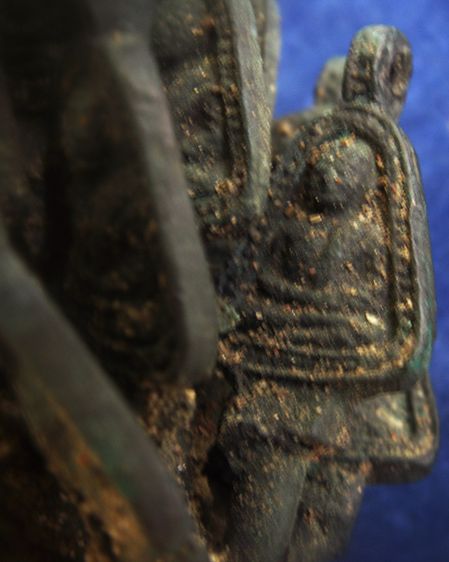 แท้ๆ จากวัด รูปหล่อหลวงพ่อเงิน รุ่นJืืuแตก วัดคงคาราม (บางคลานใต้) ตัดจากช่อกรรมการ ปี 2528  ตัดจากช่อกรรมการมา ไม่ผ่า่นการล้าง หรือตกแต่ง