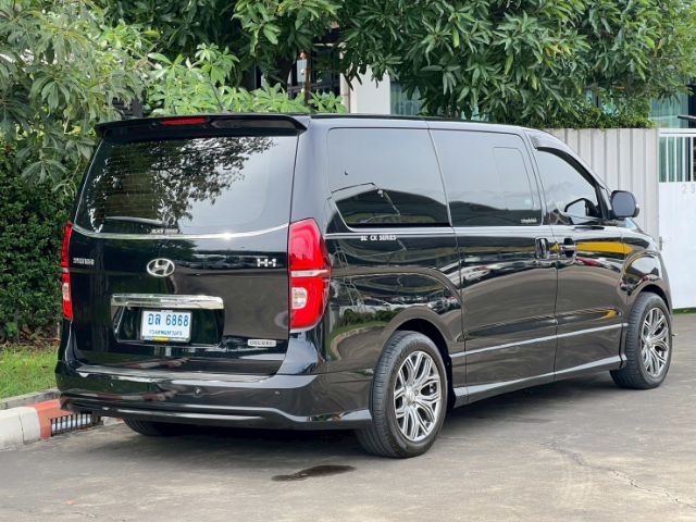 Hyundai H-1  2018 2.5 Deluxe Van ดีเซล ไม่ติดแก๊ส เกียร์อัตโนมัติ ดำ รูปที่ 2