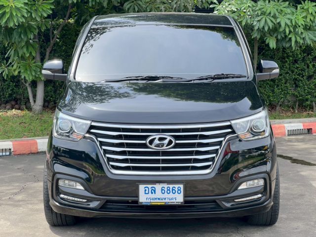 Hyundai H-1  2018 2.5 Deluxe Van ดีเซล ไม่ติดแก๊ส เกียร์อัตโนมัติ ดำ รูปที่ 4
