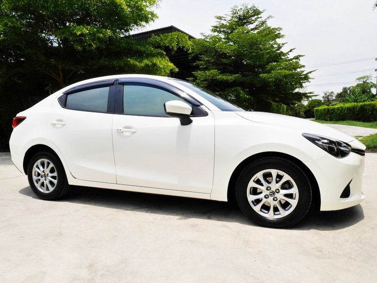 Mazda Mazda 2 2018 1.3 High Sedan เบนซิน ไม่ติดแก๊ส เกียร์อัตโนมัติ ขาว รูปที่ 2