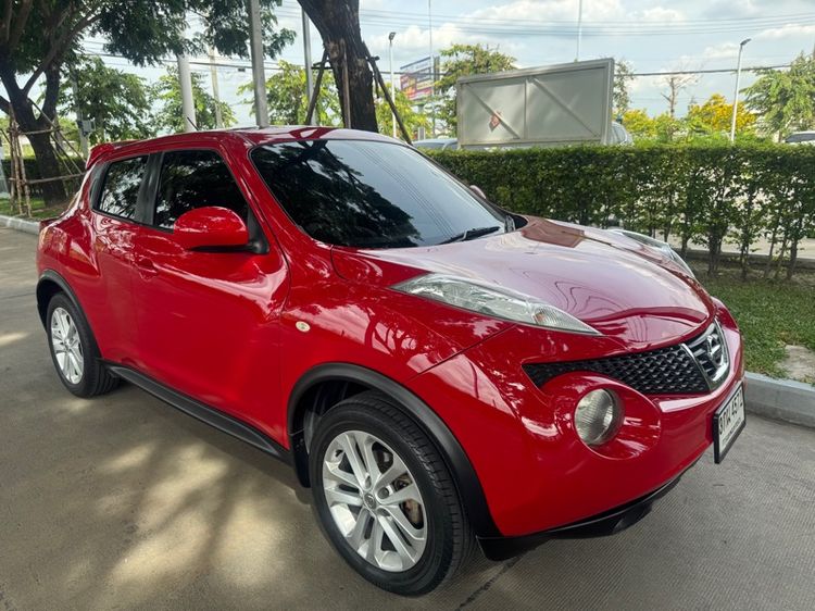 รถ Nissan Juke 1.6 V สี แดง