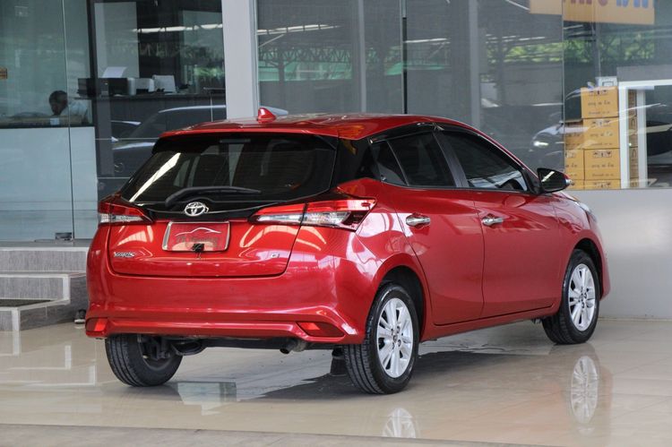 Toyota Yaris 2018 1.2 G Sedan เบนซิน ไม่ติดแก๊ส เกียร์อัตโนมัติ แดง รูปที่ 2