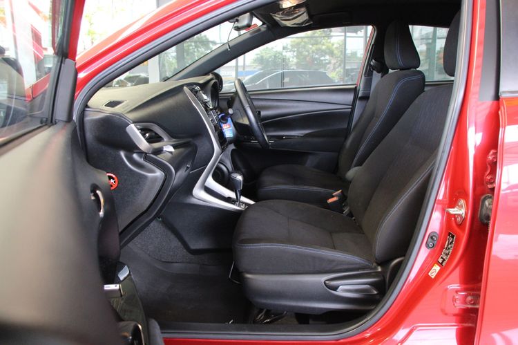 Toyota Yaris 2018 1.2 G Sedan เบนซิน ไม่ติดแก๊ส เกียร์อัตโนมัติ แดง รูปที่ 4