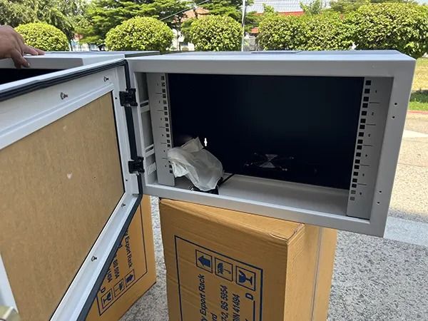 อุปกรณ์เครือข่าย ตู้ Rack 6U ลึก 40cm ประกอบง่ายพร้อมส่ง จัดระเบียบกล้องวงจรปิด 