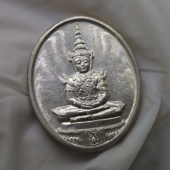 เหรียญพระแก้วมรกต ภปร รุ่นแรก ชุด 3 ฤดู เนื้อเงิน ฉลองกรุงรัตนโกสินทร์ 200 ปี พ.ศ.2525 พร้อมกล่องเดิมๆ รูปที่ 6