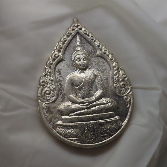 เหรียญพระแก้วมรกต ภปร รุ่นแรก ชุด 3 ฤดู เนื้อเงิน ฉลองกรุงรัตนโกสินทร์ 200 ปี พ.ศ.2525 พร้อมกล่องเดิมๆ รูปที่ 7