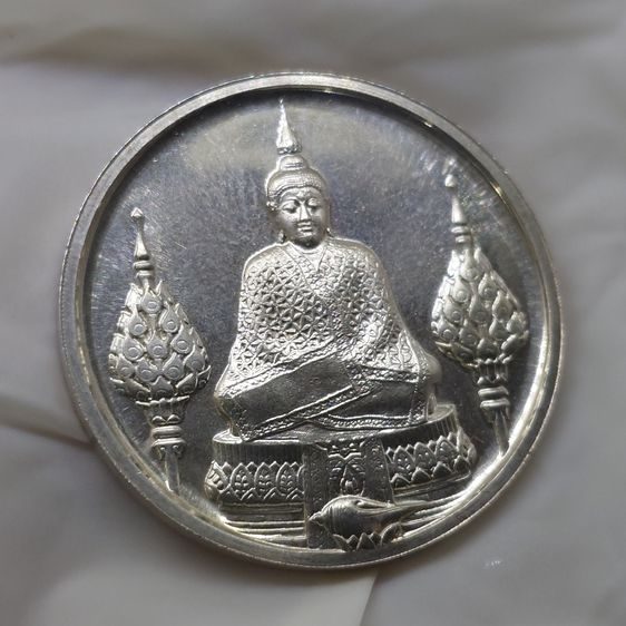 เหรียญพระแก้วมรกต ภปร รุ่นแรก ชุด 3 ฤดู เนื้อเงิน ฉลองกรุงรัตนโกสินทร์ 200 ปี พ.ศ.2525 พร้อมกล่องเดิมๆ รูปที่ 5