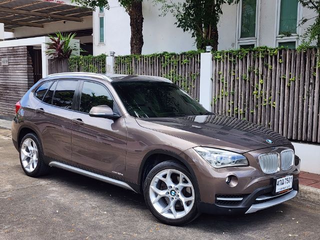 รถ BMW X1 2.0 sDrive20d xLine สี น้ำตาล