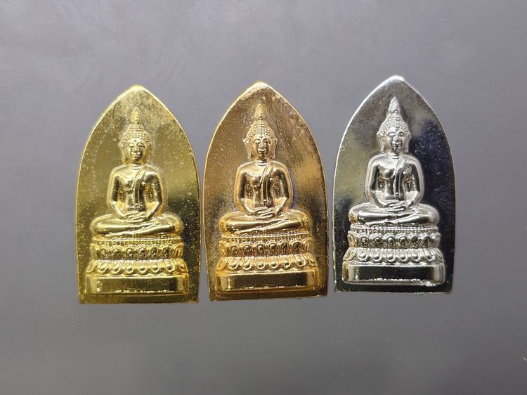 เหรียญสมเด็จศิริราชร้อยปี หลัง ภปร. "ชุดรวมเนื้อชุบทอง ชุบนาค ชุบทองคำขาว ที่ระลึก 7 รอบ รัชกาลที่9 สมาคมศิษย์เก่าแพทย์ศิริราชฯ จัดสร้าง พ. รูปที่ 3
