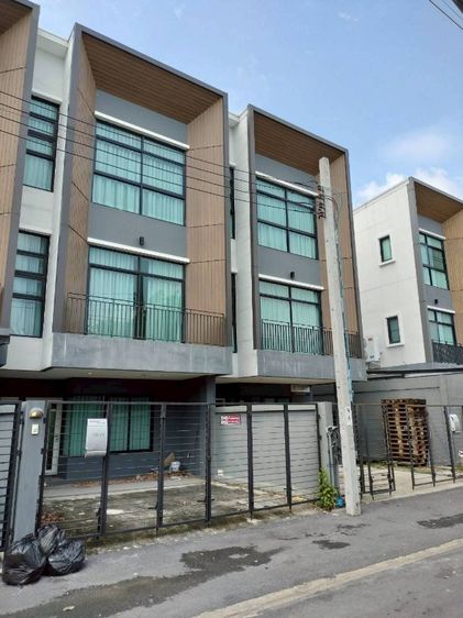 Home Office 3 ชั้น ม. North Town ลาดพร้าว 107 มี 2 ห้องให้เลือก 26 วา  36 วา