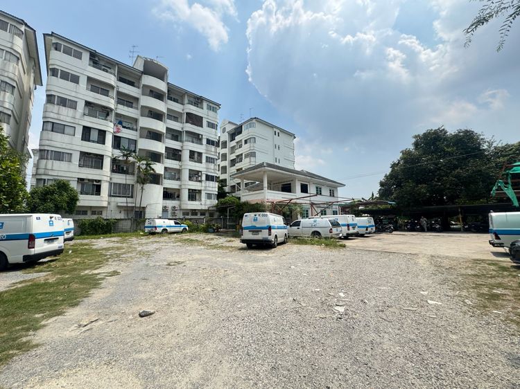 House for Rent with land on On Nut Soi 46