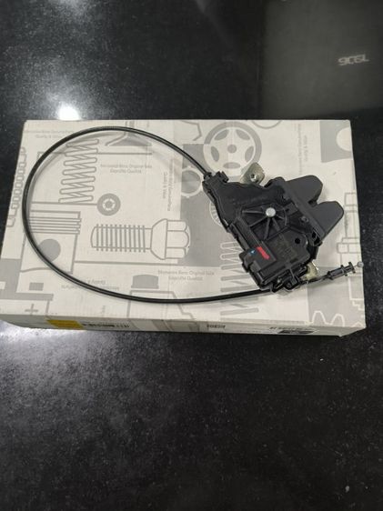 กลอนฝาท้ายรถเบนซ์ แท้ใหม่เบิกห้าง w203 204 212 213