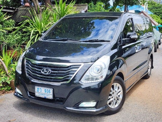 Hyundai H-1  2016 2.5 Elite Van ดีเซล ไม่ติดแก๊ส เกียร์อัตโนมัติ ดำ รูปที่ 3