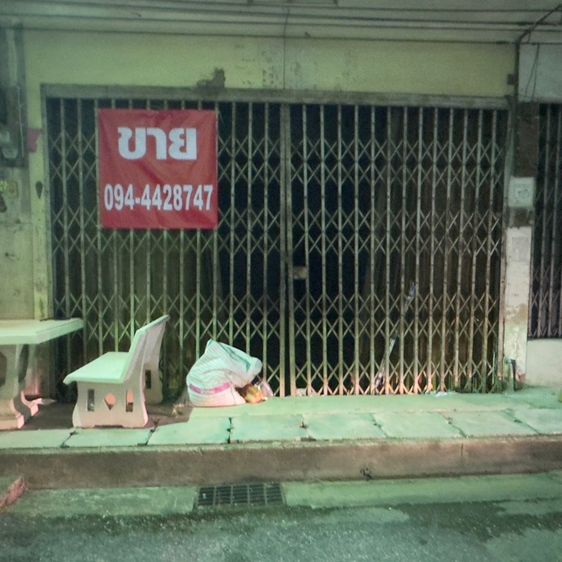 ต้องการขาย ตึกแถว อาคารพาณิชย์ 3 ชั้น อยู่ ติดห้างสหไทย ในตัวเมือง. จังหวัดเพชรบุรี ต้องการขาย