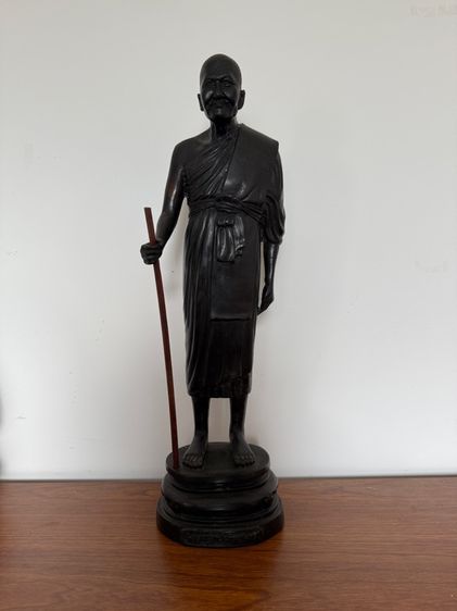 รูปหล่อยืน หลวงพ่อเปิ่น วัดบางพระ