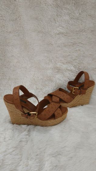 รองเท้า Louis Vuitton ส้นเตารีด สูง4นิ้ว เบอร์38.5 รูปที่ 3