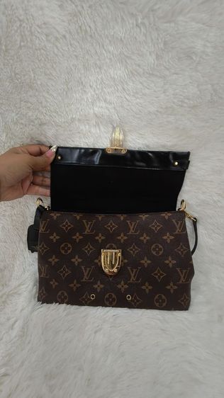 กระเป๋าสะพาย Louis Vuitton หนังแคนวาส มือสอง สภาพดี  รูปที่ 6