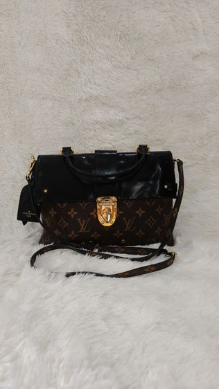 กระเป๋าสะพาย Louis Vuitton หนังแคนวาส มือสอง สภาพดี  รูปที่ 2