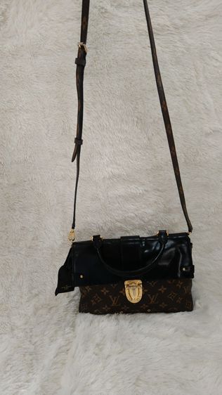 กระเป๋าสะพาย Louis Vuitton หนังแคนวาส มือสอง สภาพดี  รูปที่ 4