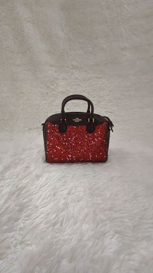 กระเป๋าใบจิ๋ว Coach มีสายสะพายยาว มือสองสภาพดี รูปที่ 2