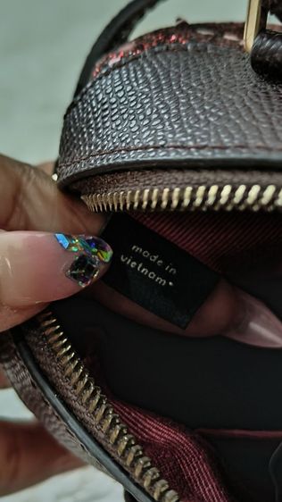 กระเป๋าใบจิ๋ว Coach มีสายสะพายยาว มือสองสภาพดี รูปที่ 9