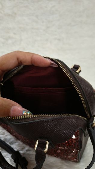 กระเป๋าใบจิ๋ว Coach มีสายสะพายยาว มือสองสภาพดี รูปที่ 8