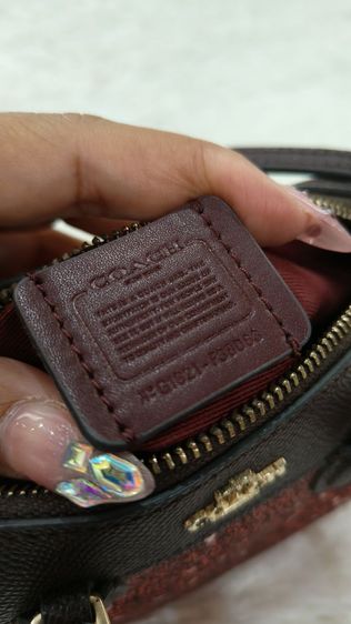 กระเป๋าใบจิ๋ว Coach มีสายสะพายยาว มือสองสภาพดี รูปที่ 10