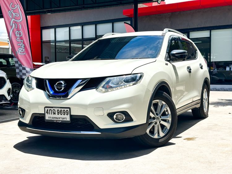 รถ Nissan X-Trail 2.0 V 4WD สี ขาว