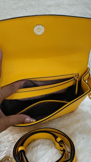 กระเป๋าสะพายยาวได้ Michael kors สีเหลืองมาสตาด 2ใบแม่ลูก รูปที่ 11
