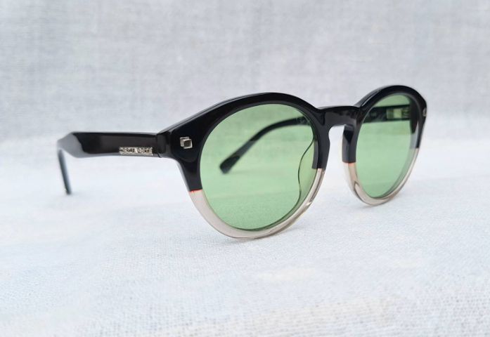 แว่นตาอิตาเลียนลักซ์ชัวรีแบรนด์ร่วมสมัยแถวหน้าของโลก DSQUARED²  มือหนึ่ง New Old Stock โมเดลคลาสสิก–หยดน้ำ–แพนโต้ คานแว่น รูปทรงรูกุญแจโบราณ เลนส์กระจกคริสตัลฝรั่งเศส สี Natural Green ...Authentic DSQUARED² Handcrafted in the 2010s in Milan, Italy รูปที่ 8