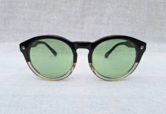 แว่นตาอิตาเลียนลักซ์ชัวรีแบรนด์ร่วมสมัยแถวหน้าของโลก DSQUARED²  มือหนึ่ง New Old Stock โมเดลคลาสสิก–หยดน้ำ–แพนโต้ คานแว่น รูปทรงรูกุญแจโบราณ เลนส์กระจกคริสตัลฝรั่งเศส สี Natural Green ...Authentic DSQUARED² Handcrafted in the 2010s in Milan, Italy รูปที่ 7