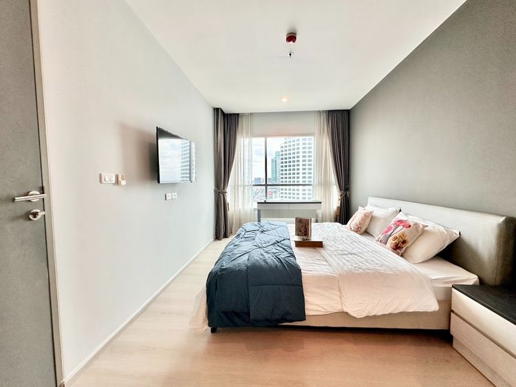 AP (Thailand) ไม่อนุญาต ตกแต่งครบ Life Ratchadaphisek ให้เช่า ตึก A ชั้น 21 ห้องชุดเลขที่ 279 213  เฟอร์นิเจอร์พร้อม ห้องสวย วิวเมือง ใกล้ MRT ห้วยขวาง รูปที่ 3