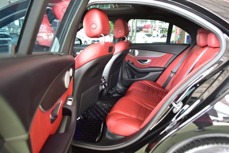 Mercedes-Benz C-Class 2020 C300 Sedan ไฮบริด ไม่ติดแก๊ส เกียร์อัตโนมัติ ดำ รูปที่ 3