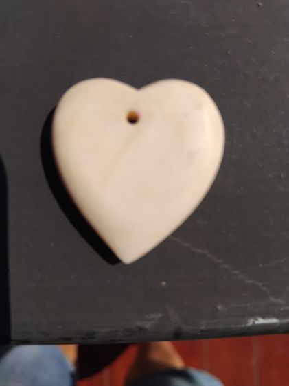 หัวใจแกะ แกะแบบนูน อย่างหนา ขนาดใหญ่ ของแท้ สภาพสวย เดิมๆ เนื้อออกสีน้ำนม ความเก่า ความแห้ง เป็นธรรมชาติ ดูง่าย หายาก 