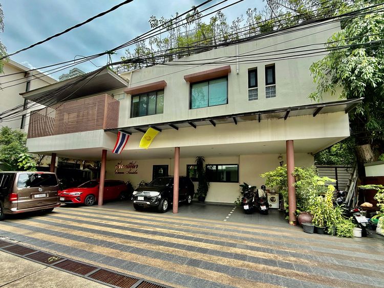 ขายอพาร์ตเมนต์ บ้านศศิดา 4 อาคาร 229 ตร.วา 1240 ตร.เมตร สุขุมวิท 24